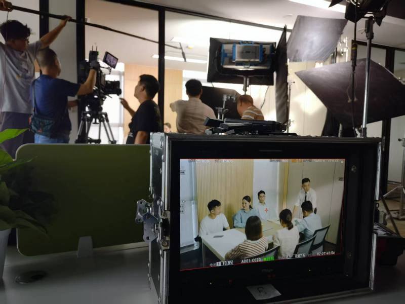 萝岗区TVC拍摄公司：科技产品视觉化大师，诠释未来感与功能美学